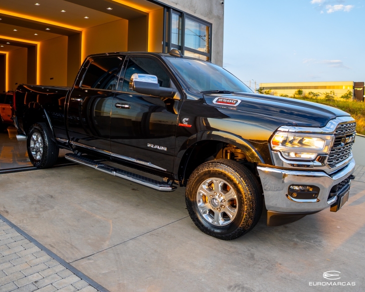 RAM 2500 Laramie CD 4X4