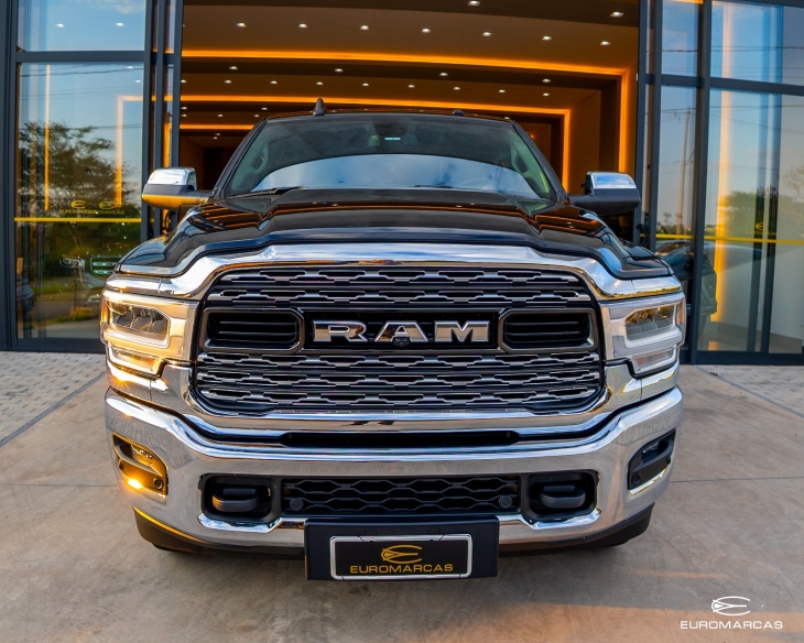 RAM 2500 Laramie CD 4X4
