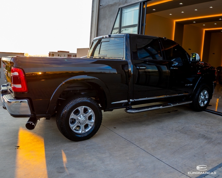 RAM 2500 Laramie CD 4X4