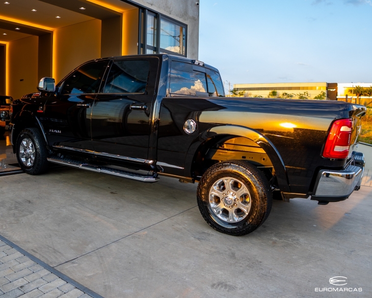 RAM 2500 Laramie CD 4X4