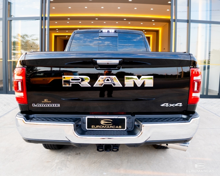 RAM 2500 Laramie CD 4X4