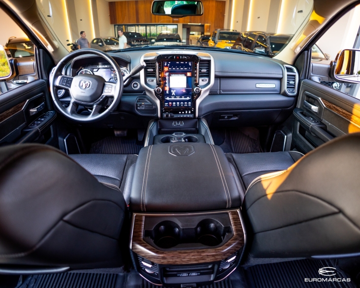 RAM 2500 Laramie CD 4X4