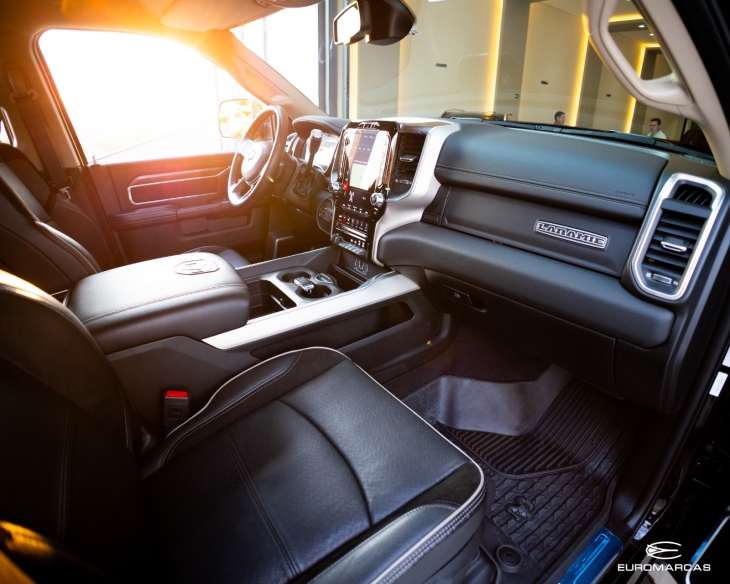 RAM 2500 Laramie CD 4X4