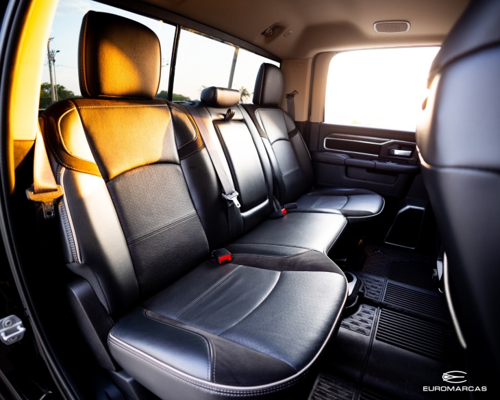 RAM 2500 Laramie CD 4X4