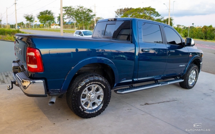 RAM 3500 Laramie CD 4X4