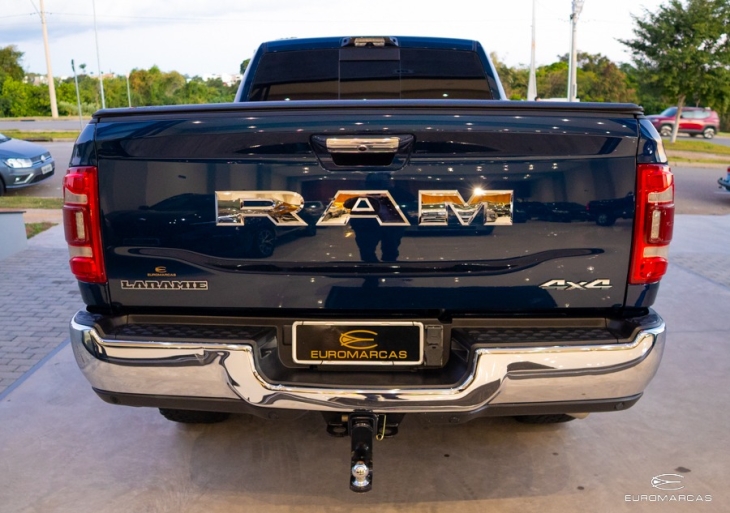 RAM 3500 Laramie CD 4X4