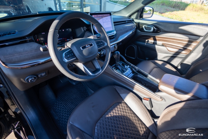 Jeep Commander Overland TD380 4X4