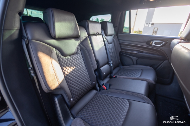 Jeep Commander Overland TD380 4X4