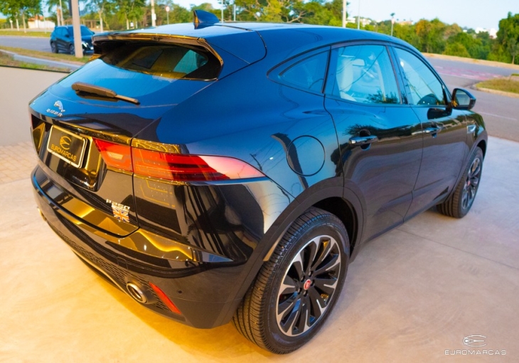 Jaguar E-Pace P250