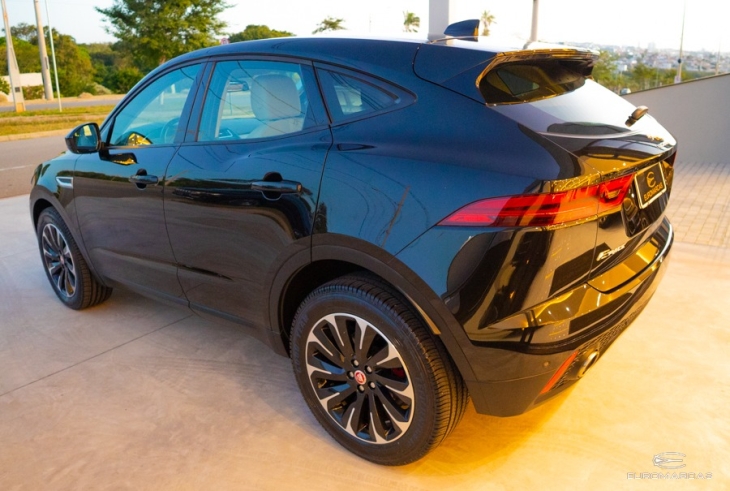 Jaguar E-Pace P250
