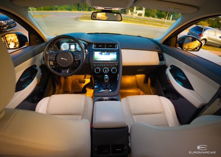 Jaguar E-Pace P250
