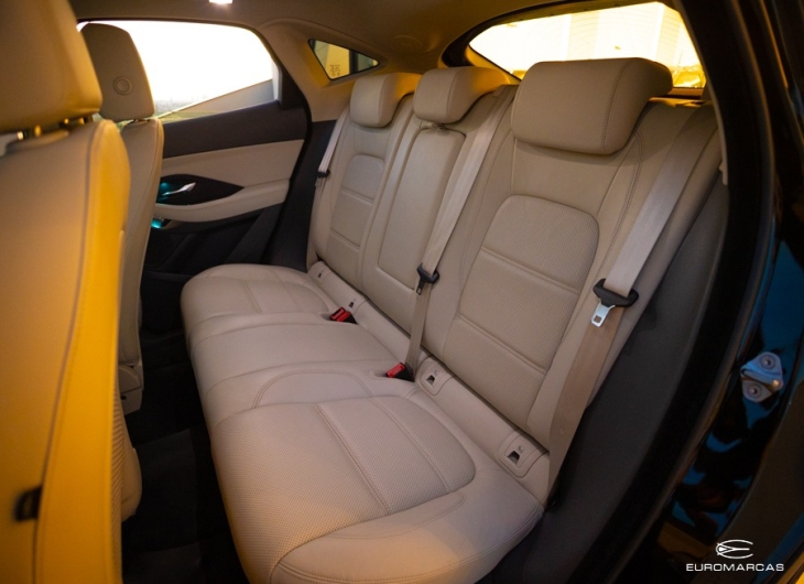 Jaguar E-Pace P250