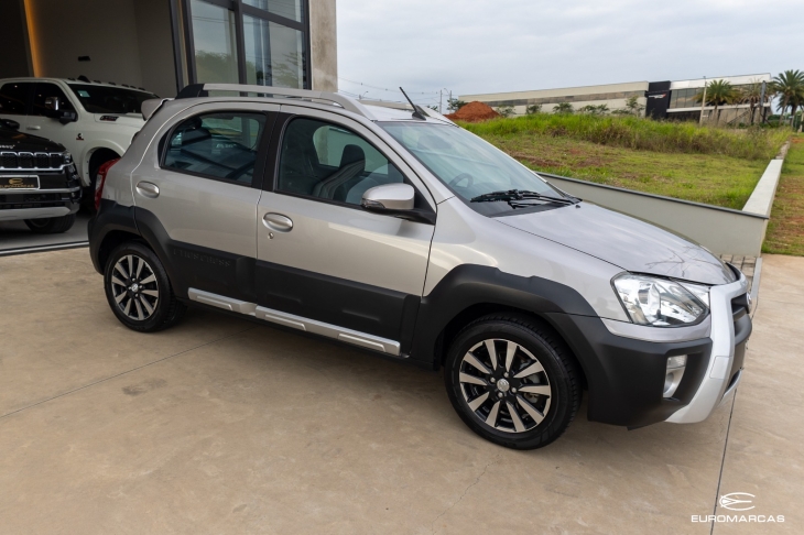 Toyota Etios Cross