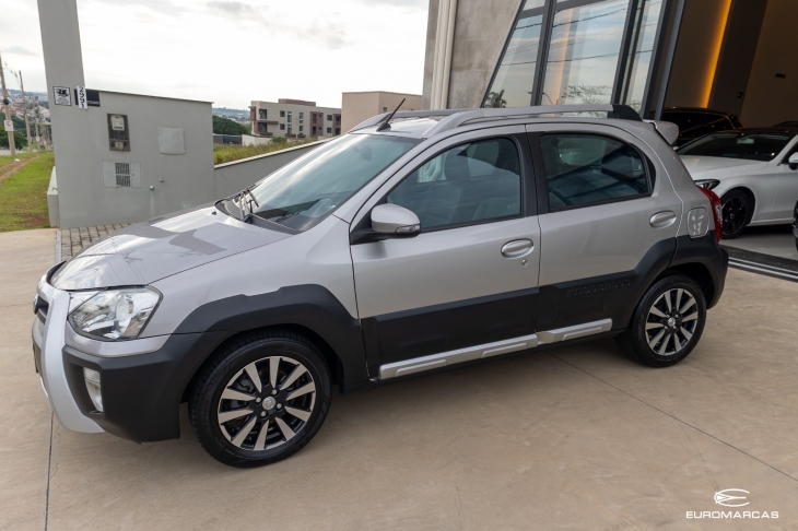 Toyota Etios Cross