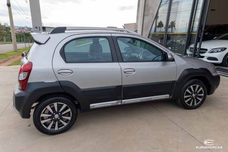 Toyota Etios Cross