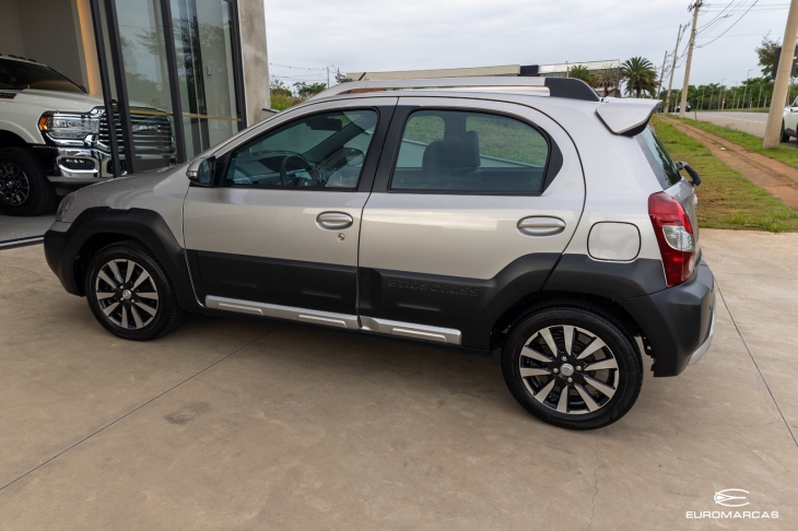 Toyota Etios Cross