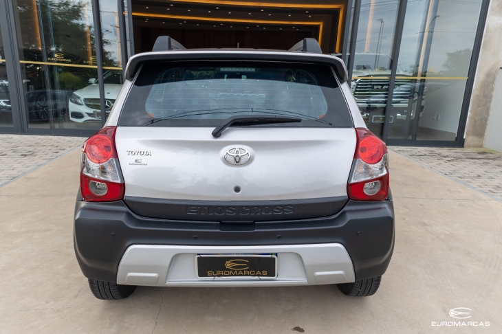 Toyota Etios Cross