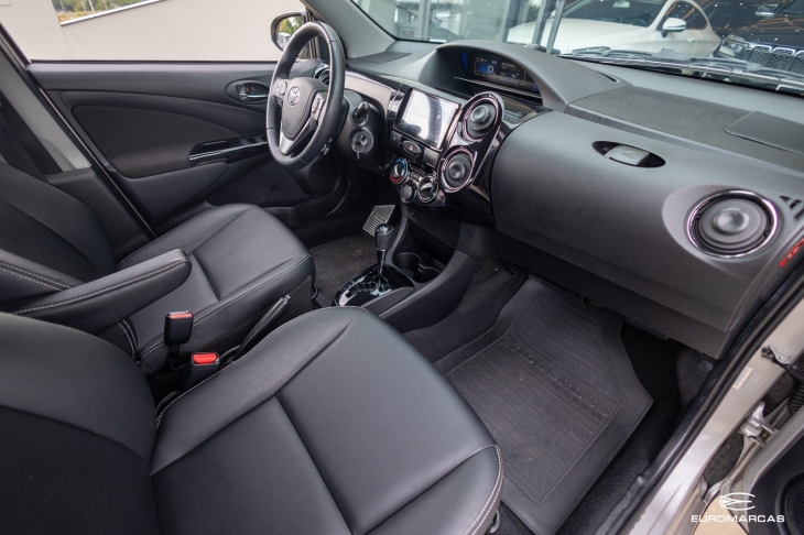 Toyota Etios Cross