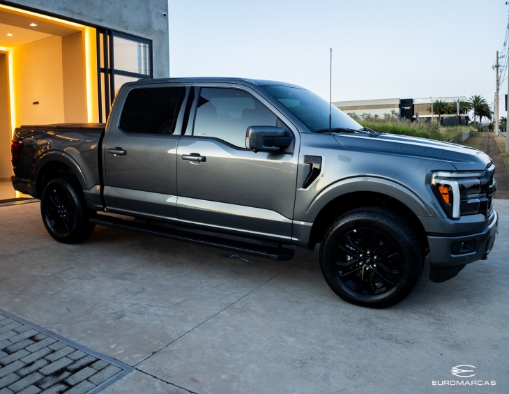 Ford F150 Lariart Black 4X4