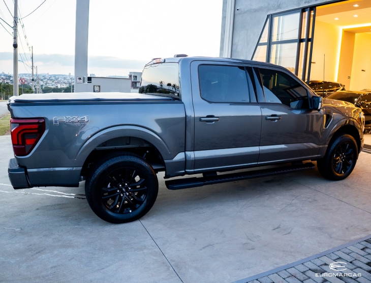 Ford F150 Lariart Black 4X4