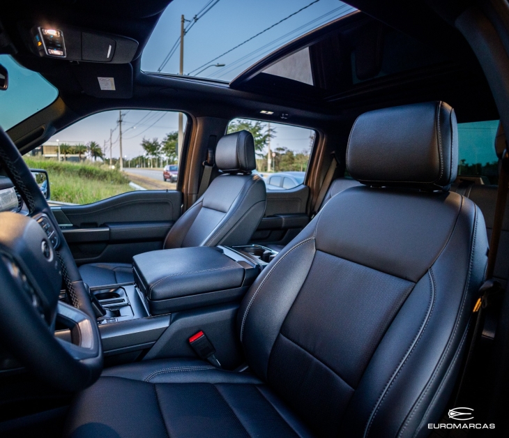 Ford F150 Lariart Black 4X4