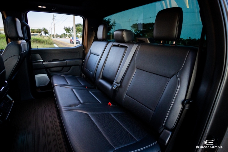 Ford F150 Lariart Black 4X4