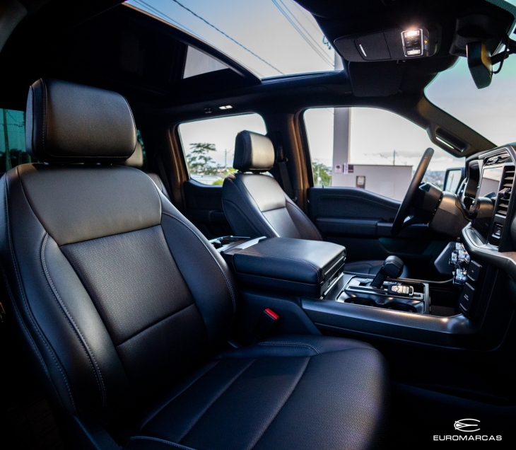 Ford F150 Lariart Black 4X4