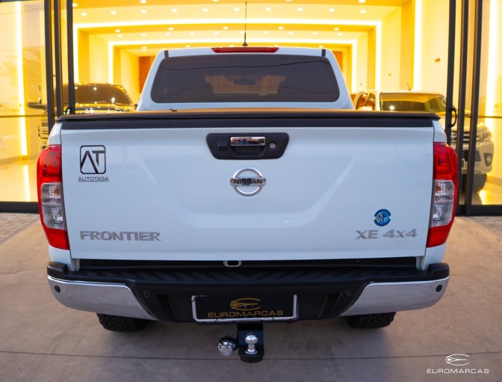 Nissan Frontier CD XE 4X4