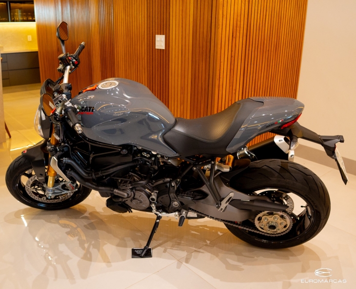 Ducati Monster 1200 S