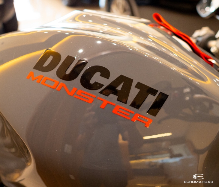 Ducati Monster 1200 S