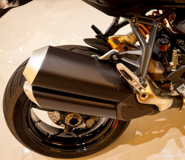 Ducati Monster 1200 S