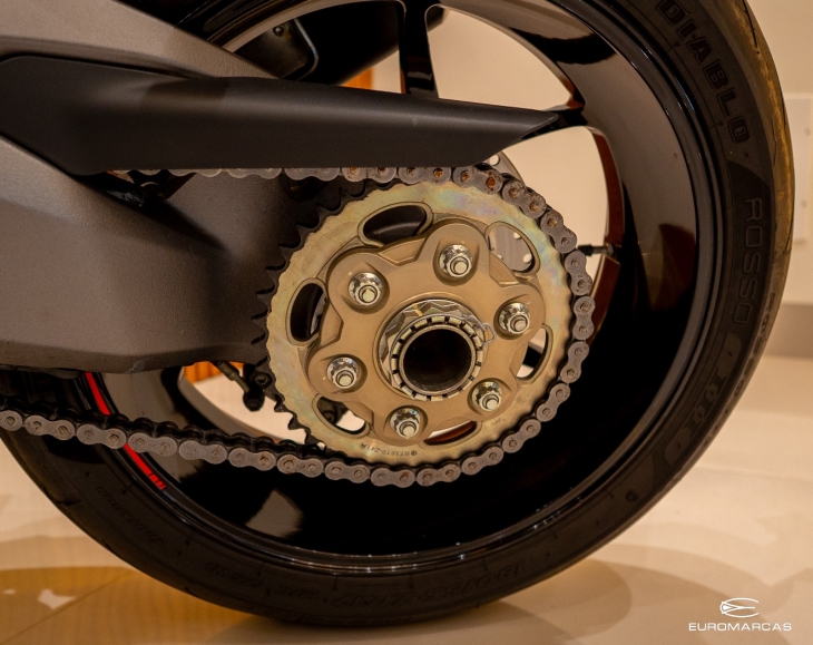 Ducati Monster 1200 S