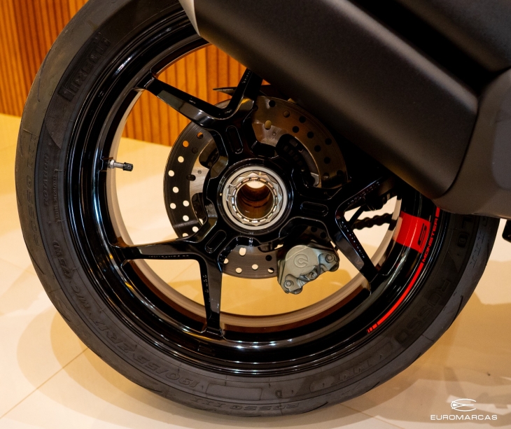 Ducati Monster 1200 S