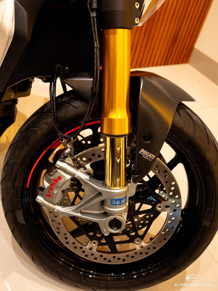 Ducati Monster 1200 S