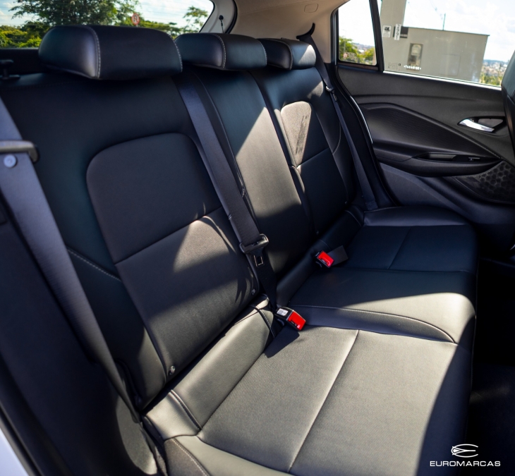 Chevrolet Onix Premier 2