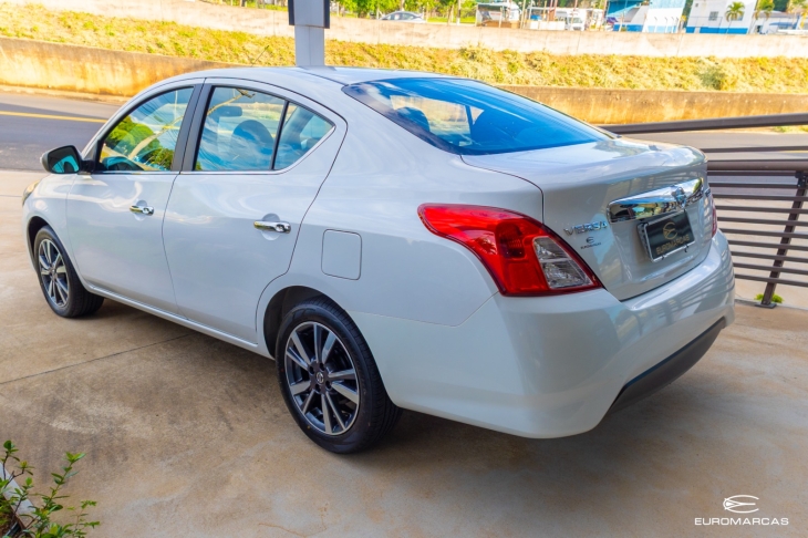 Nissan Versa SL